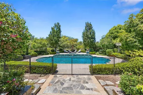 Exterior - 45165 Oak Manor Ct, Temecula, CA 92590 photo 2 of 13