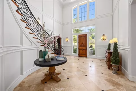 Entry Way - 45165 Oak Manor Ct, Temecula, CA 92590 photo 2 of 6