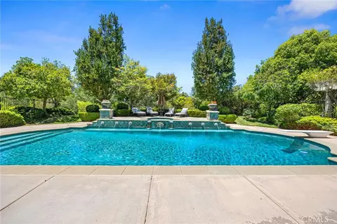 Exterior - 45165 Oak Manor Ct, Temecula, CA 92590 photo 9 of 13
