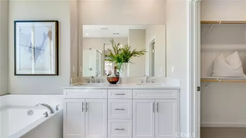 Bath - 2845 E Amberley Privado, Ontario, CA 91762 photo 2 of 2