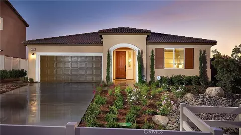 30950 Campania Rd, Highland, CA 92346