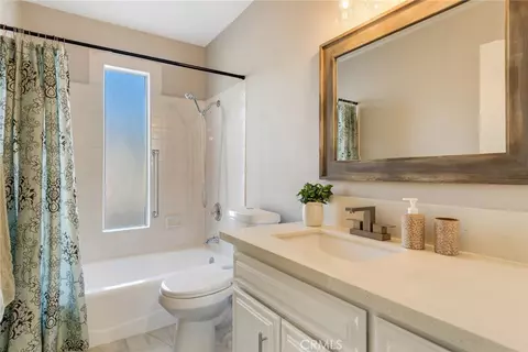 Bath - 1825 Flame Tree, Hemet, CA 92545 photo 2 of 2
