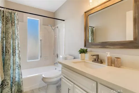 Bath - 1825 Flame Tree, Hemet, CA 92545 photo 2 of 2