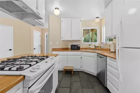 Kitchen - 985 N Main, Fallbrook, CA 92028 photo 4 of 4