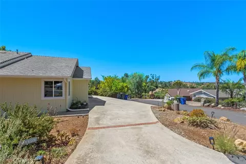 Exterior - 985 N Main, Fallbrook, CA 92028 photo 2 of 11