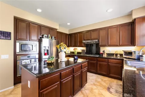 Kitchen - 40153 Medford Rd, Temecula, CA 92591 photo 3 of 4