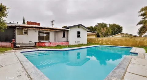 Exterior - 477 E Van Koevering, Rialto, CA 92376 photo 3 of 4
