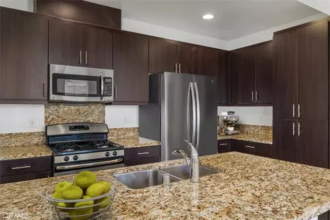 Kitchen - 43114 Avenida Abril, Temecula, CA 92592 photo 2 of 4