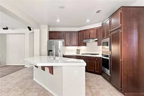 Kitchen - 46123 Drymen, Temecula, CA 92592 photo 3 of 4