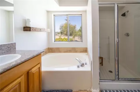 Bath - 45948 Parsippany Ct, Temecula, CA 92592 photo 3 of 4