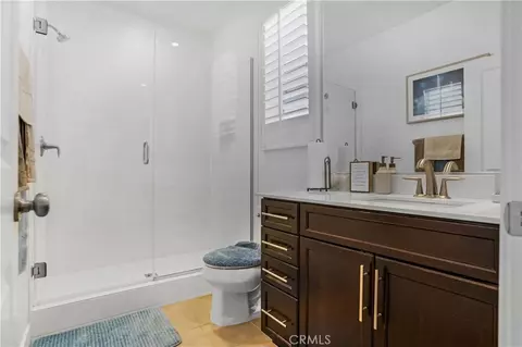 Bath - 17195 Compass Dr, Riverside, CA 92503 photo 1 of 5