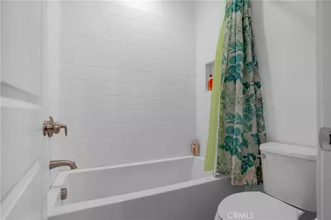 Bath - 17195 Compass Dr, Riverside, CA 92503 photo 4 of 5