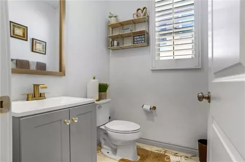 Bath - 17195 Compass Dr, Riverside, CA 92503 photo 2 of 5