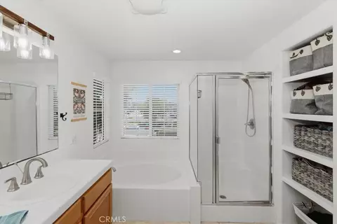Bath - 31528 Mendocino Ct, Temecula, CA 92592 photo 2 of 3