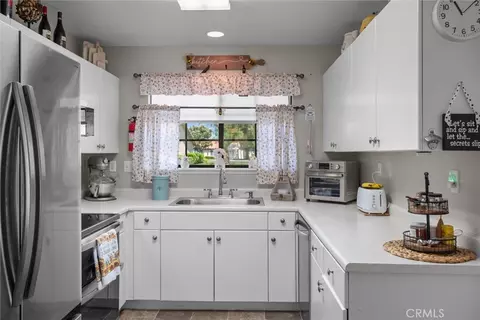 Kitchen - 1065 Mountain Vw, Hemet, CA 92545 photo 1 of 2