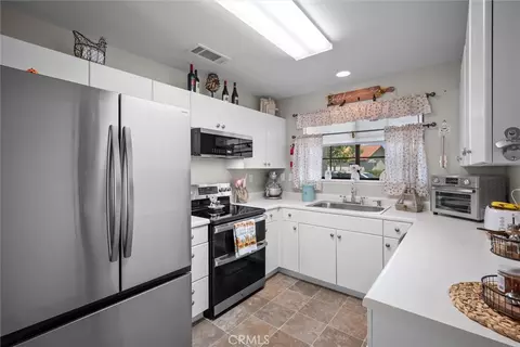 Kitchen - 1065 Mountain Vw, Hemet, CA 92545 photo 2 of 2