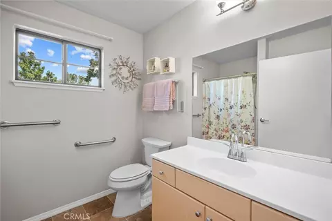 Bath - 1065 Mountain Vw, Hemet, CA 92545 photo 1 of 3