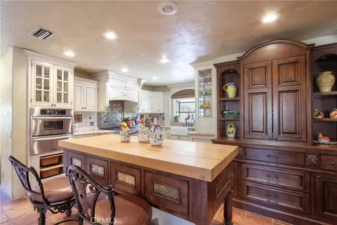Kitchen - 35010 Santa Rita Rd, Temecula, CA 92592 photo 3 of 4