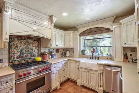 Kitchen - 35010 Santa Rita Rd, Temecula, CA 92592 photo 2 of 4