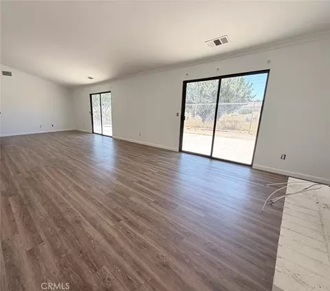Living - 15477 Via Bahia, Hesperia, CA 92345 photo 3 of 5