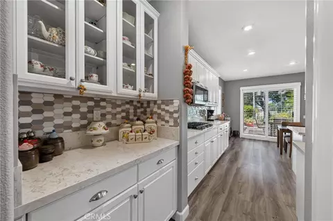 Entry Way - 31468 Pennant Ct, Temecula, CA 92591 photo 4 of 6