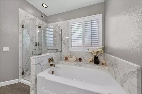 Bath - 31468 Pennant Ct, Temecula, CA 92591 photo 2 of 3