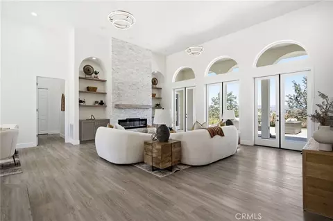 Living - 1094 Hillcrest View Ln, Fallbrook, CA 92028 photo 1 of 4