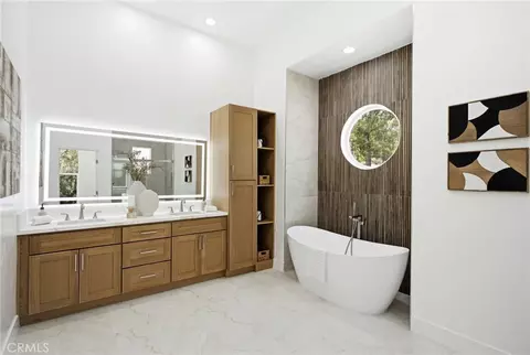 Bath - 1094 Hillcrest View Ln, Fallbrook, CA 92028 photo 2 of 12