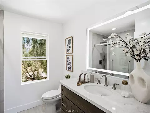 Bath - 1094 Hillcrest View Ln, Fallbrook, CA 92028 photo 12 of 12
