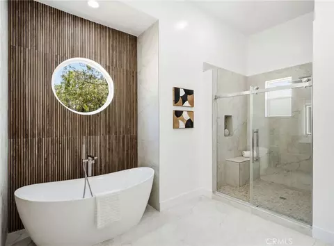 Bath - 1094 Hillcrest View Ln, Fallbrook, CA 92028 photo 4 of 12