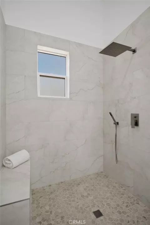 Bath - 1094 Hillcrest View Ln, Fallbrook, CA 92028 photo 7 of 12