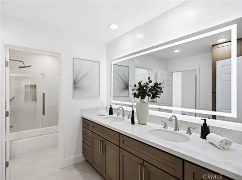 Bath - 1094 Hillcrest View Ln, Fallbrook, CA 92028 photo 10 of 12