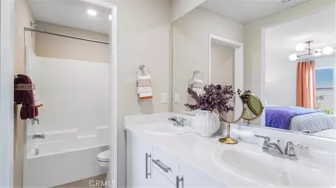 Bath - 1344 Derby Dr, San Jacinto, CA 92582 photo 2 of 2