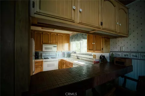 Kitchen - 1239 Yosemite, Lake Arrowhead, CA 92352 photo 2 of 2