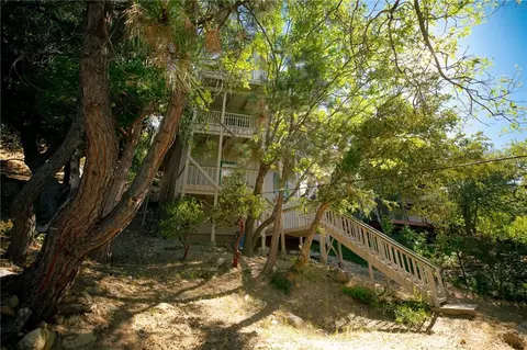Exterior - 1239 Yosemite, Lake Arrowhead, CA 92352 photo 4 of 5