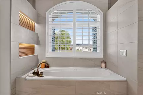 Bath - 29930 Via Norte, Temecula, CA 92591 photo 4 of 10
