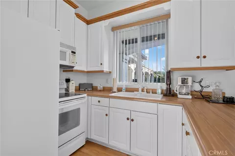 Kitchen - 29930 Via Norte, Temecula, CA 92591 photo 9 of 9