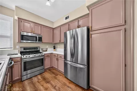 Kitchen - 39211 Turtle Bay #E, Murrieta, CA 92563 photo 3 of 4