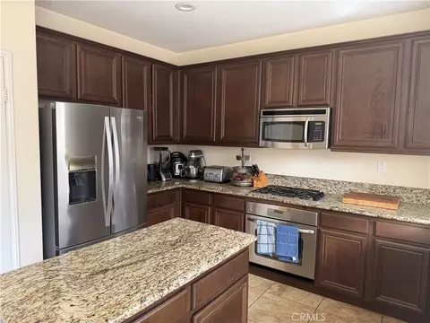 Kitchen - 44906 Checkerbloom Dr, Temecula, CA 92592 photo 2 of 2