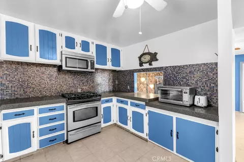 Kitchen - 1998 Cambria Ave, Landers, CA 92285 photo 2 of 5