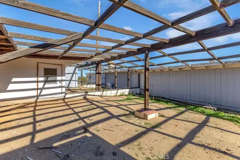 Exterior - 1998 Cambria Ave, Landers, CA 92285 photo 5 of 6