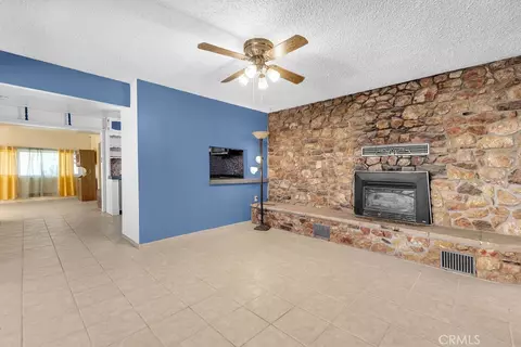 Living - 1998 Cambria Ave, Landers, CA 92285 photo 5 of 9