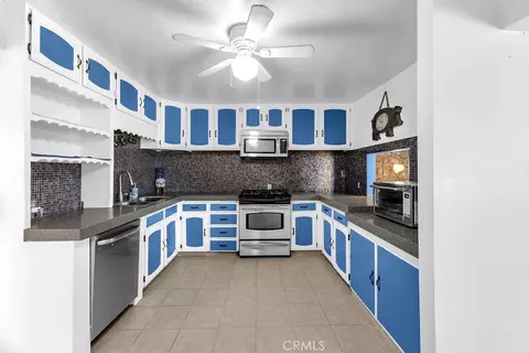 Kitchen - 1998 Cambria Ave, Landers, CA 92285 photo 1 of 5