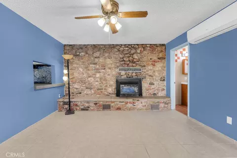 Living - 1998 Cambria Ave, Landers, CA 92285 photo 4 of 9