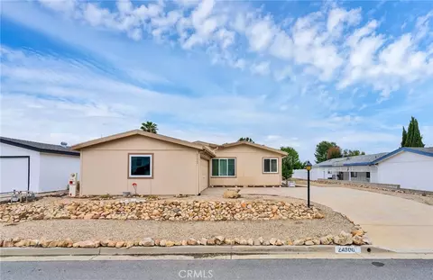 24800 Cornstalk Rd, Wildomar, CA 92595 photo 2