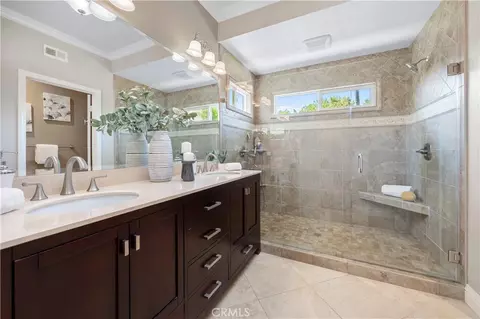 Bath - 29843 Gateview Ct, Temecula, CA 92592 photo 3 of 4