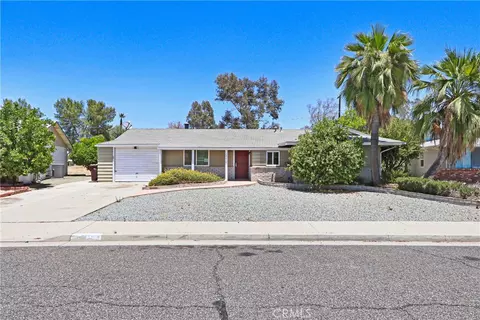 28410 E Worcester Rd, Sun City, CA 92586