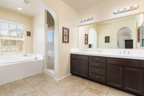 Bath - 46236 Teton, Temecula, CA 92592 photo 2 of 3
