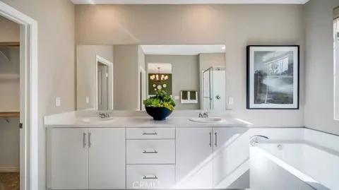 Bath - 2347 Diamond Edge Rd, Perris, CA 92570 photo 2 of 3