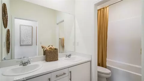 Bath - 2341 Diamond Edge Rd, Perris, CA 92570 photo 1 of 3